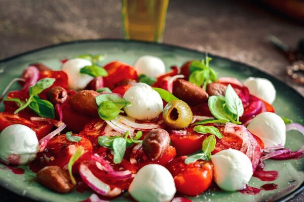 tomato salad, onions, mozarella-7360781.jpg